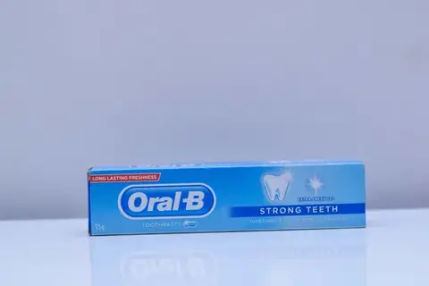 Oral-B Extra Fresh Strong Teeth 35G — Buy online at Fresh Mart